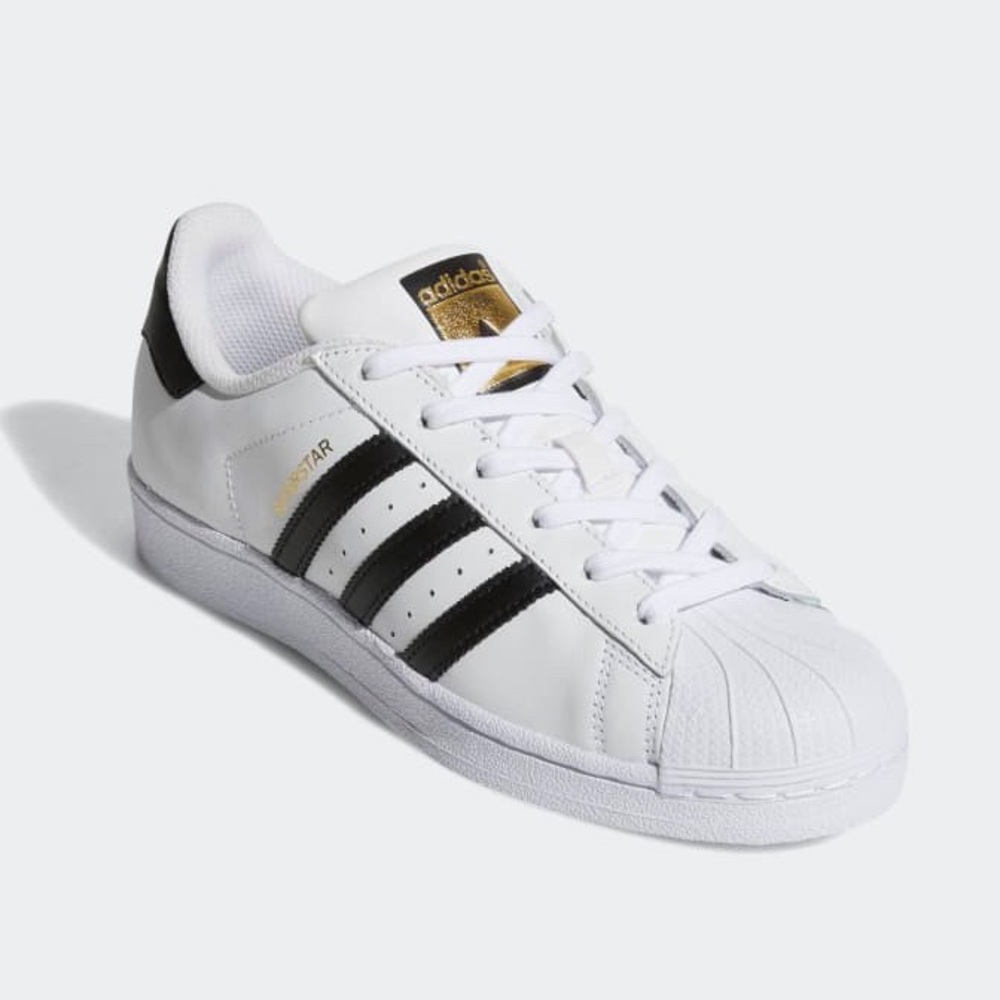 **Only worn once** Adidas Superstars Size 6.5US